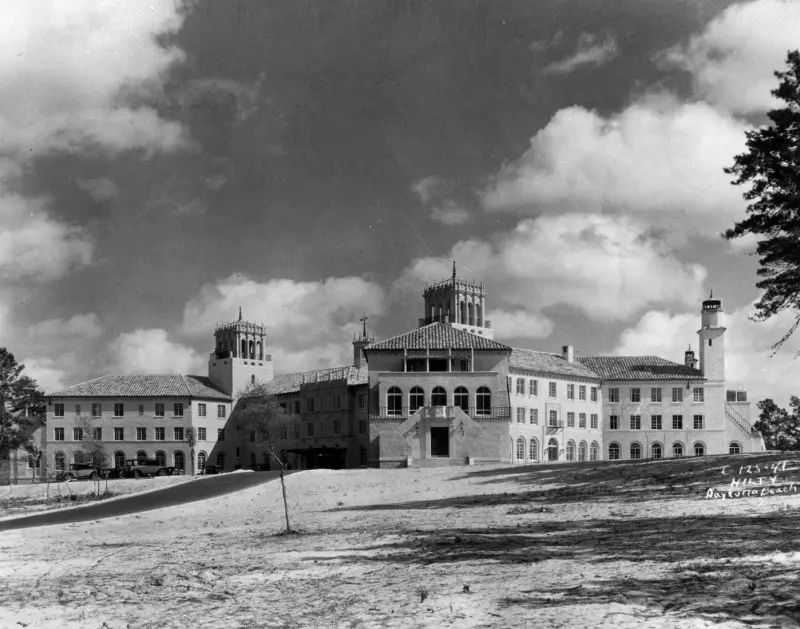 The main entrance of Halifax District Hospital in its early decades.